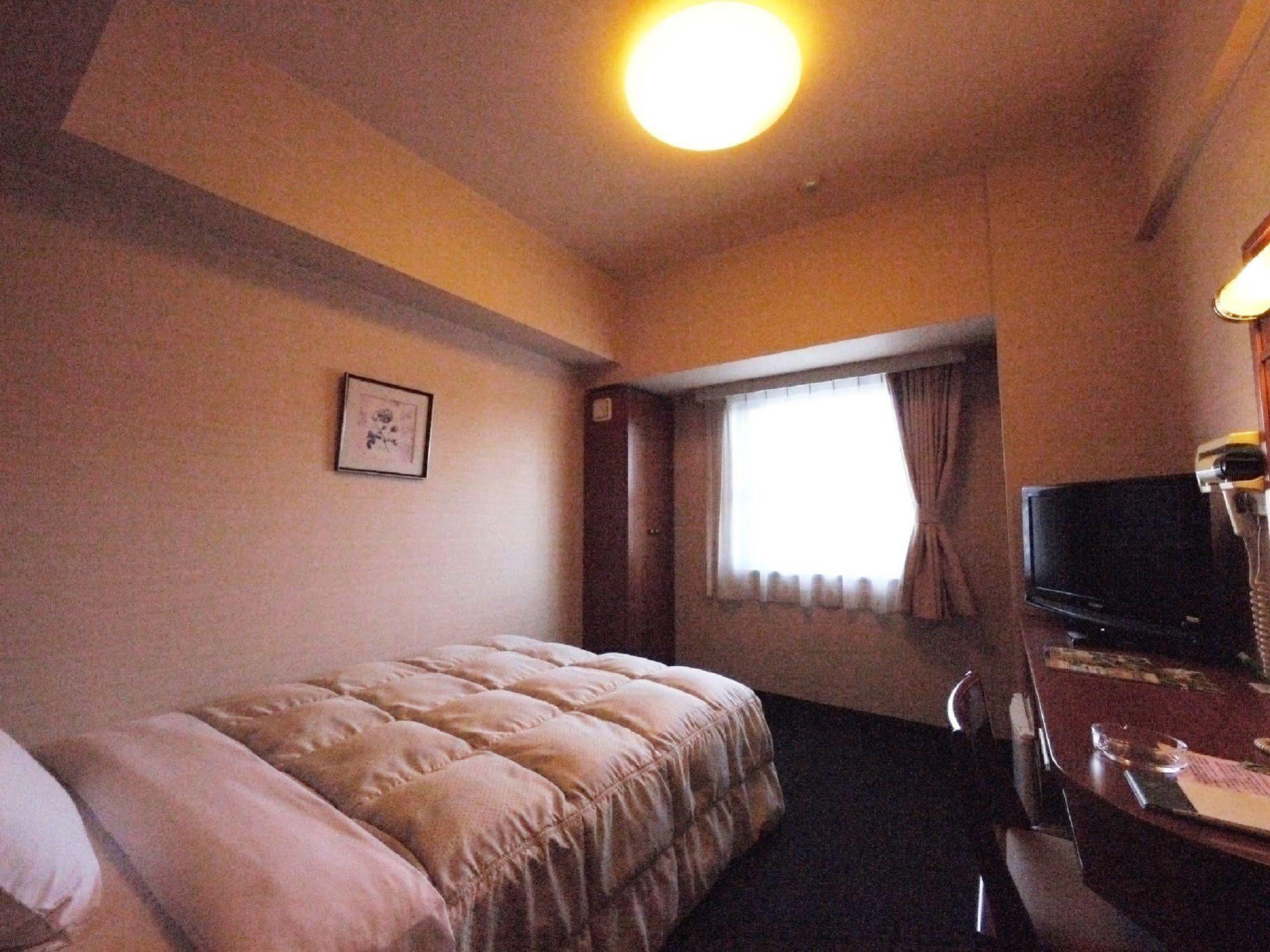 Hotel Route-Inn Suzuka Buitenkant foto